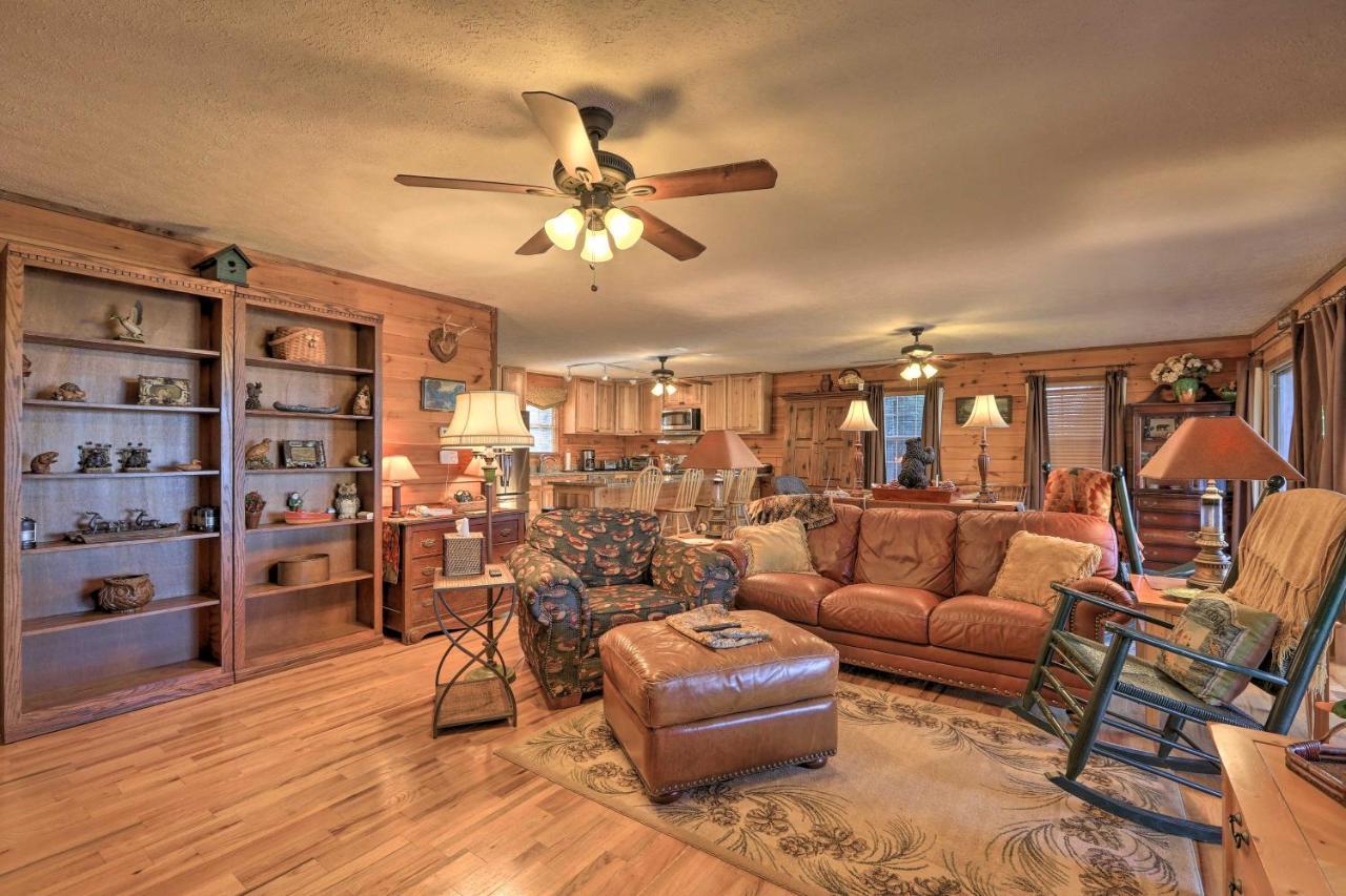 Lakefront Sparta Cottage With Decks And Boat Dock Exteriér fotografie