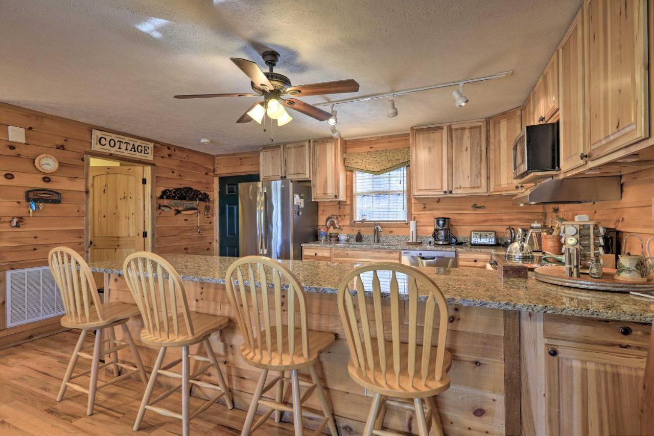 Lakefront Sparta Cottage With Decks And Boat Dock Exteriér fotografie