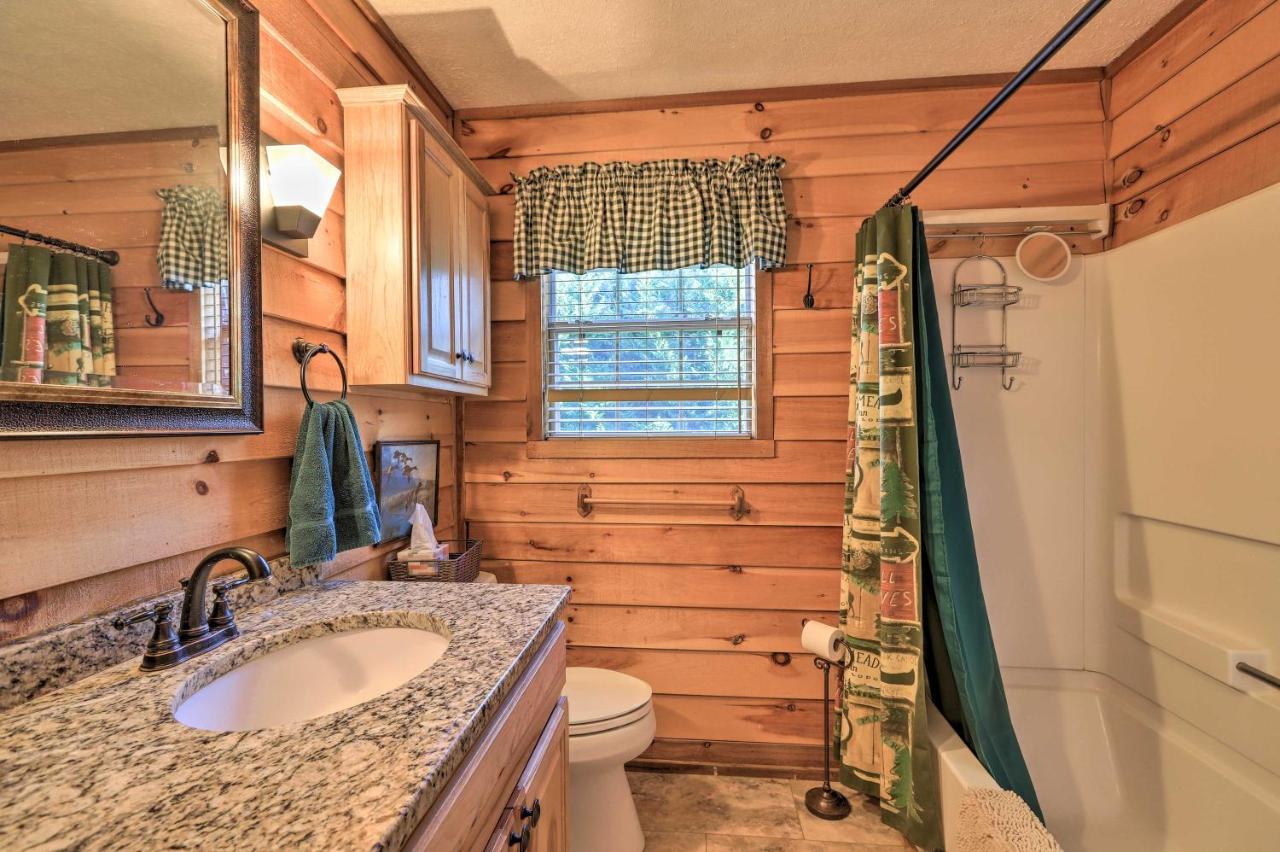 Lakefront Sparta Cottage With Decks And Boat Dock Exteriér fotografie